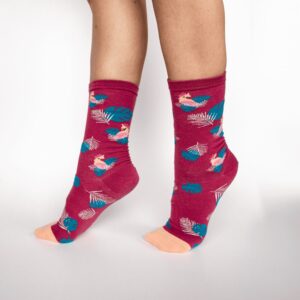 גרביים צבעוניות בצבע אדום בעיצוב של קקדו