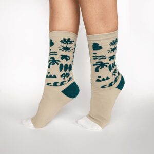 גרביים צבעוניות, גרביים מעוצבות בצבעי בז עם דוגמאות שמחות בצבע טורקיז ירוק עליהן